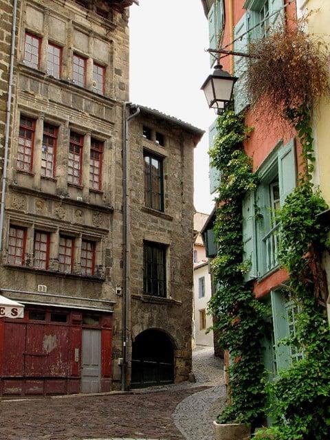 Une place medievale